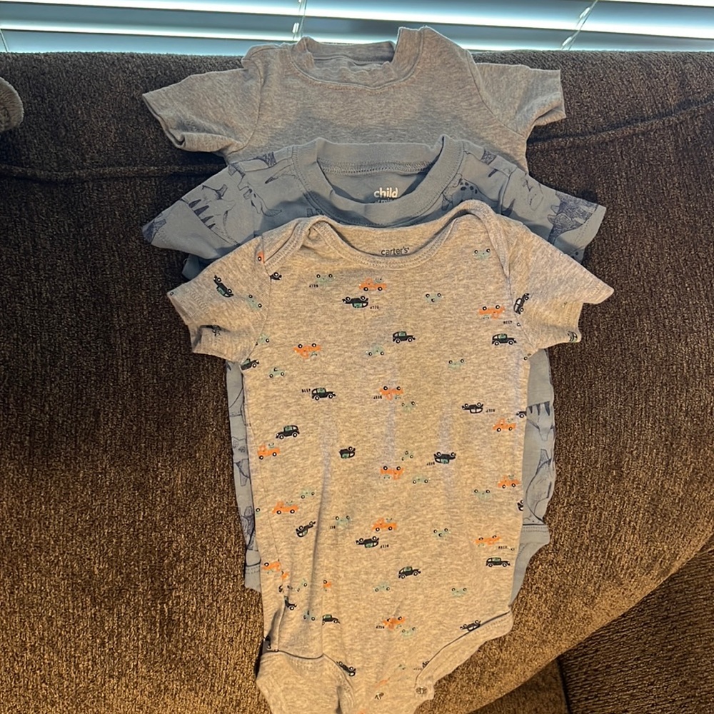 Short sleeve onesies (3)